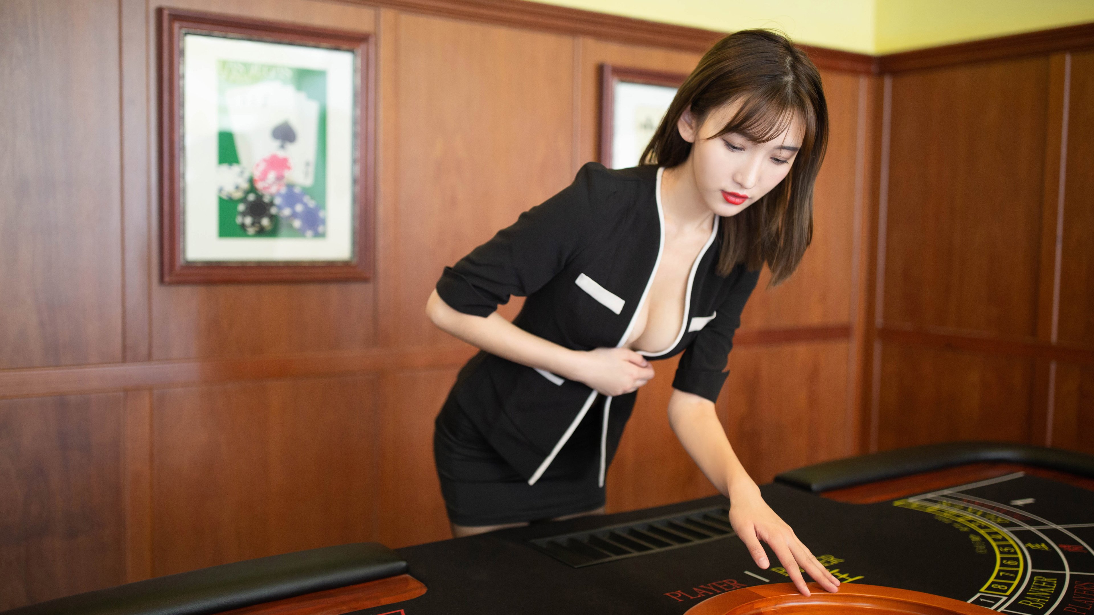 “球场趣味：明星球员场外的搞笑趣事”，球场上的搞笑瞬间