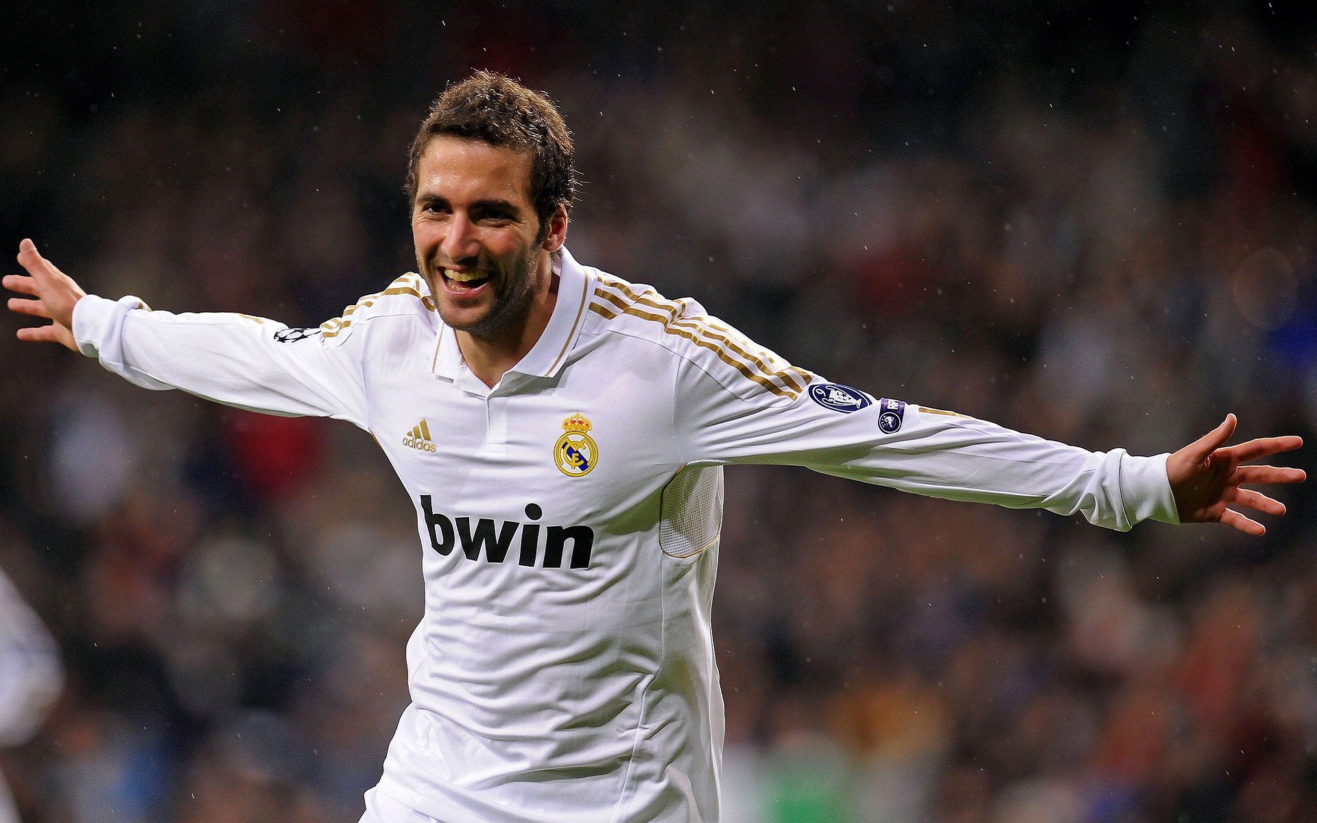 “德甲冠军集团逐步明朗，领头羊状态火热”，德甲冠名