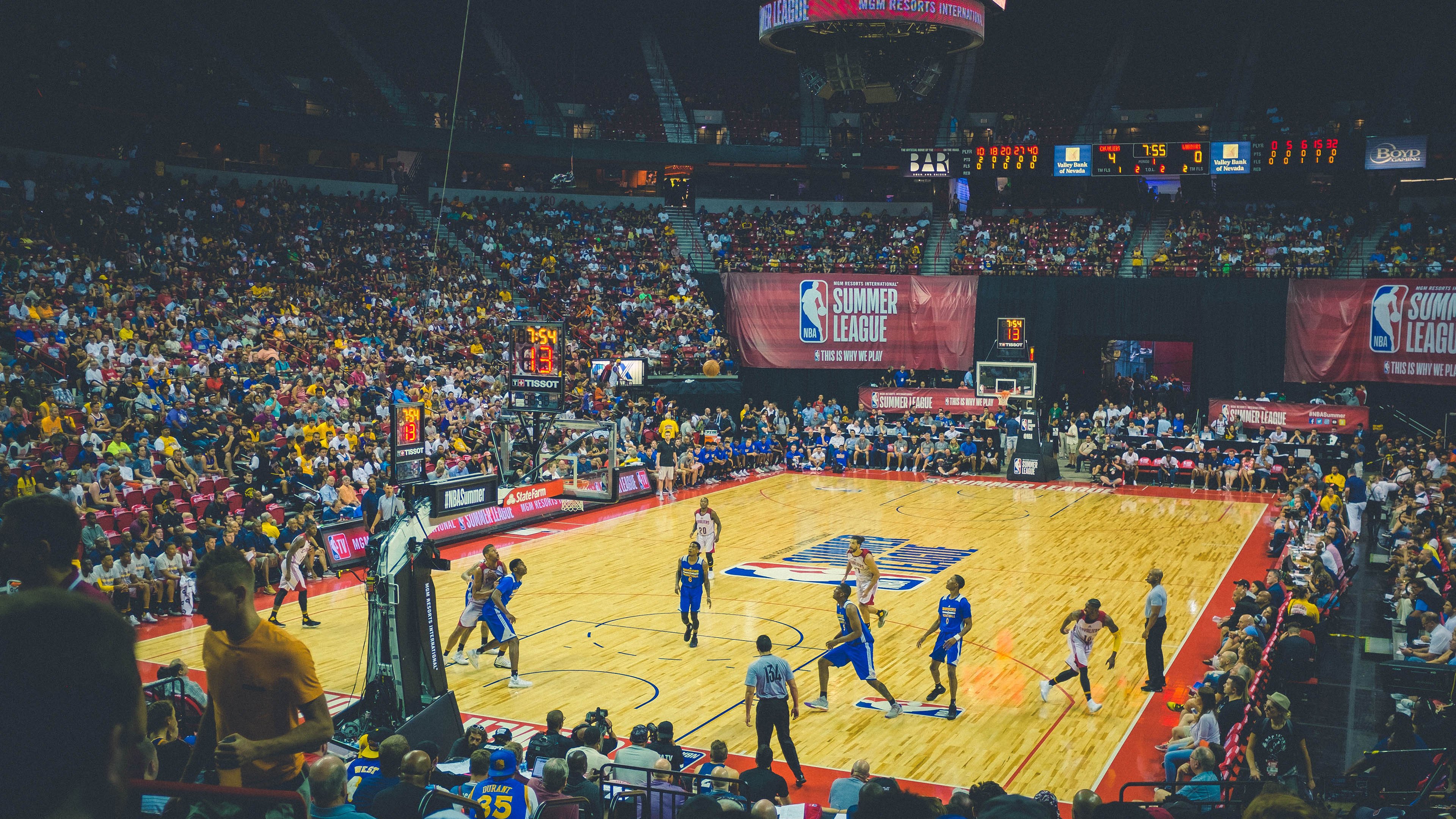 《【幕后揭秘】职业选手的日常训练与心态调节》，职业选手日常训练方法