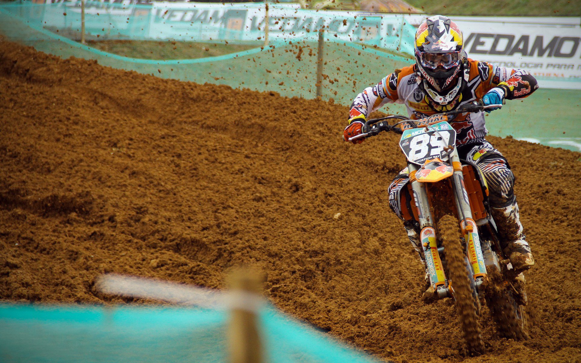 《电子竞技的“软实力”：团队精神与心理素质培养》，电子竞技与团队合作