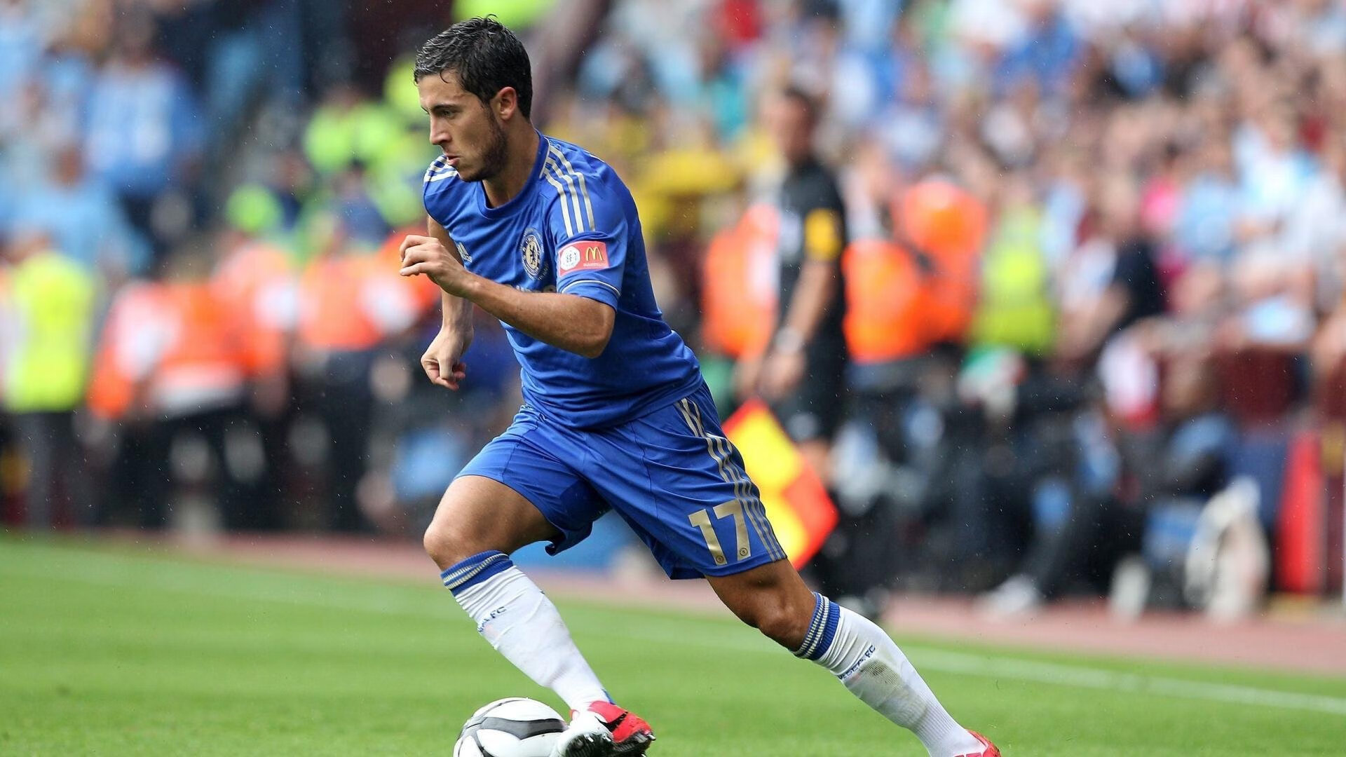 jiuyou.com-各级足球联赛裁判员职业化道路清晰，行业标准逐步建立，足球裁判员分级